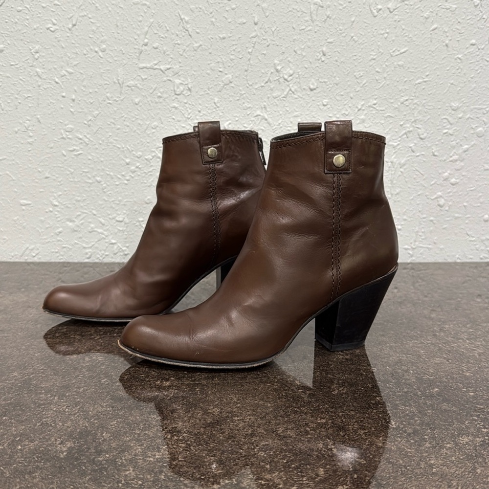 Stuart Weitzman‎ Women's Brown Leather Ankle Boots